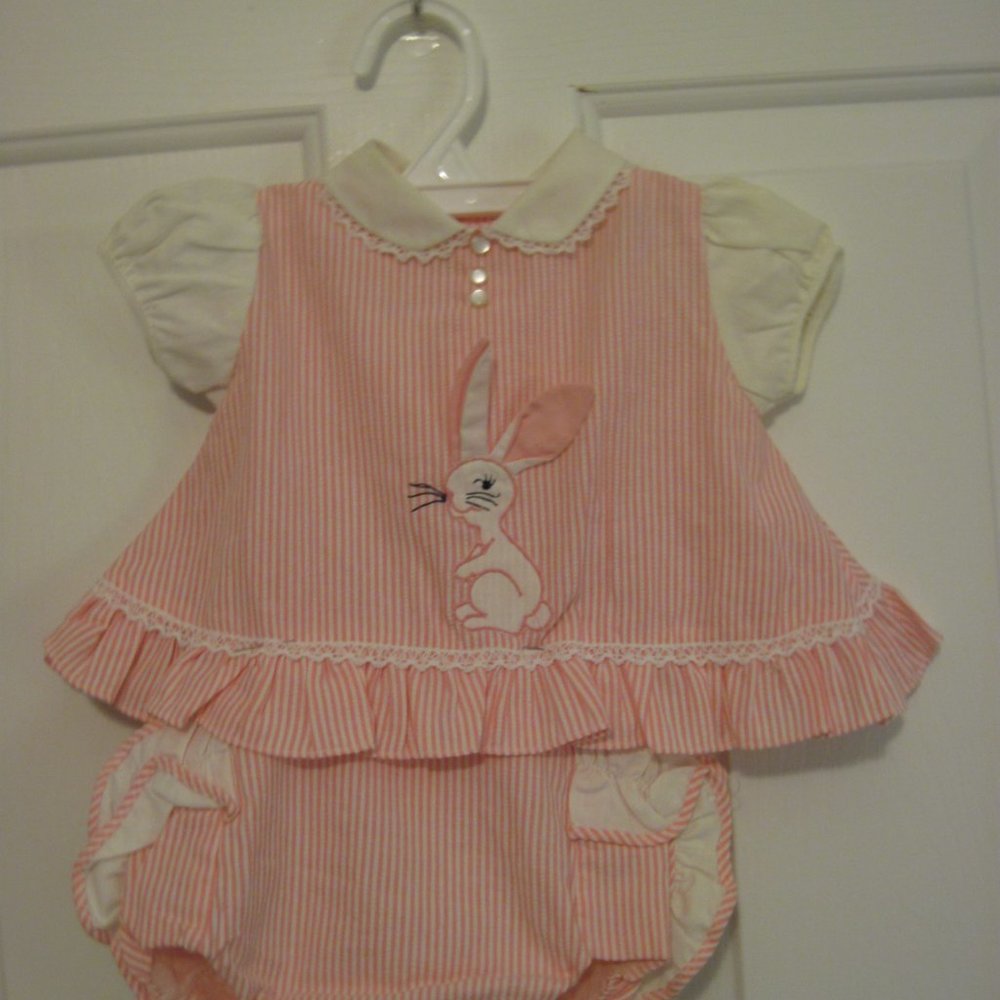 Girls Classic 2 Piece Seersucke  Romper 9 Month size